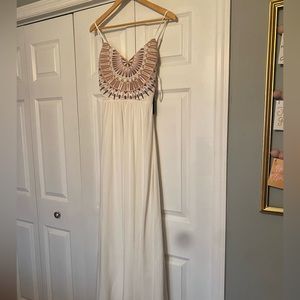 Lulu’s New With Tags white embroidered Maxi Dress size Small